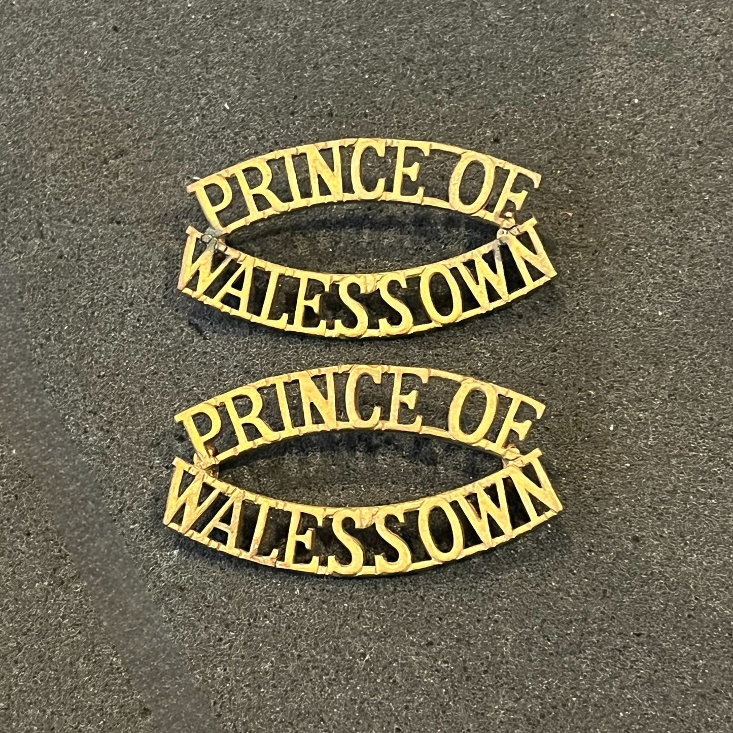 Gradia Militaria - Prince of Wales Own shoulder titles