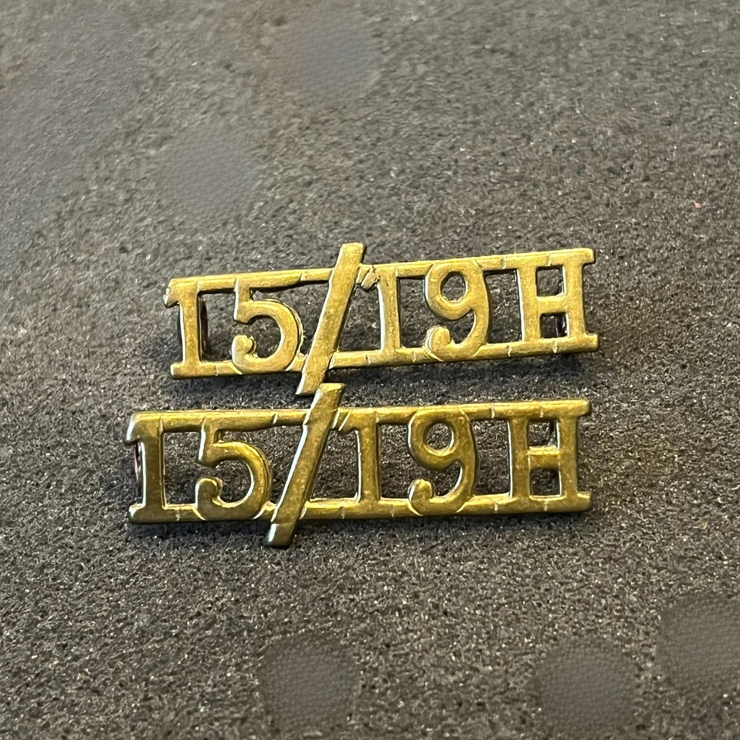 Gradia Militaria - 15/19 Hussars brass shoulder titles titles