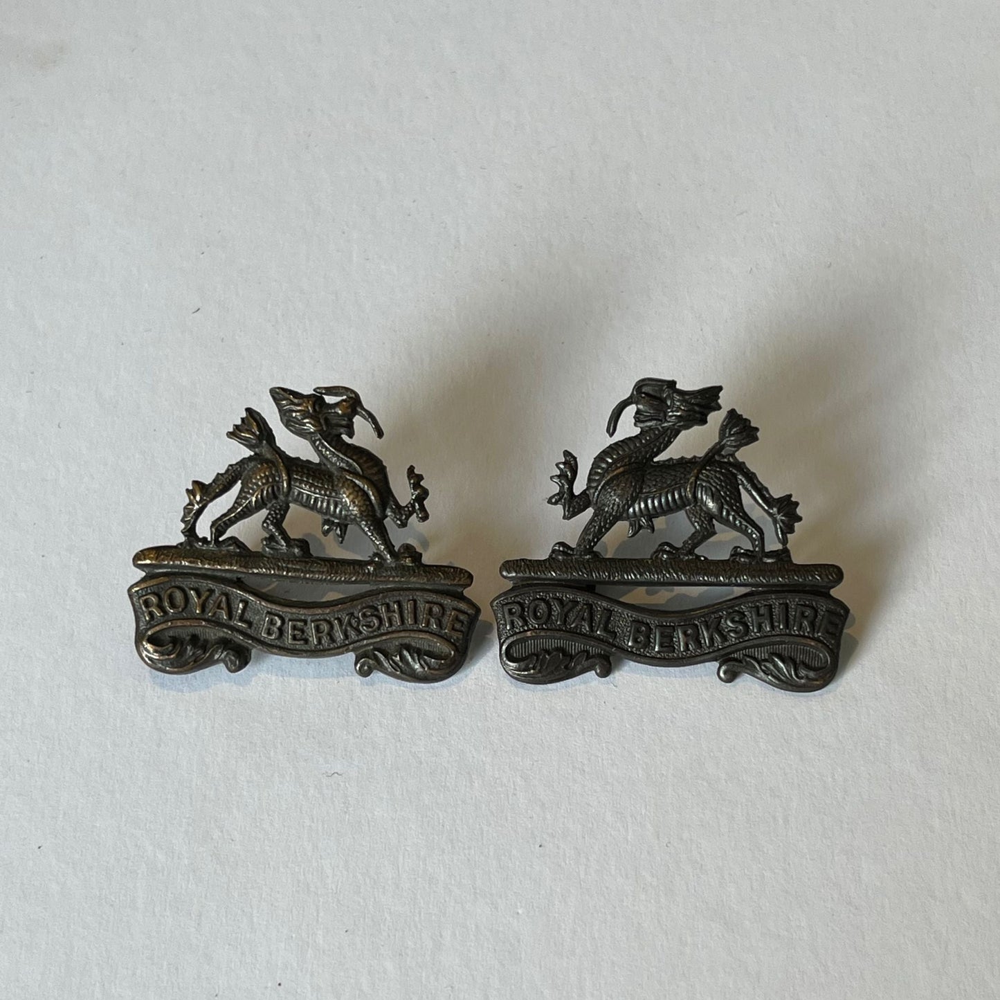 Gradia Militaria - Royal Berkshire Officers collar badges
