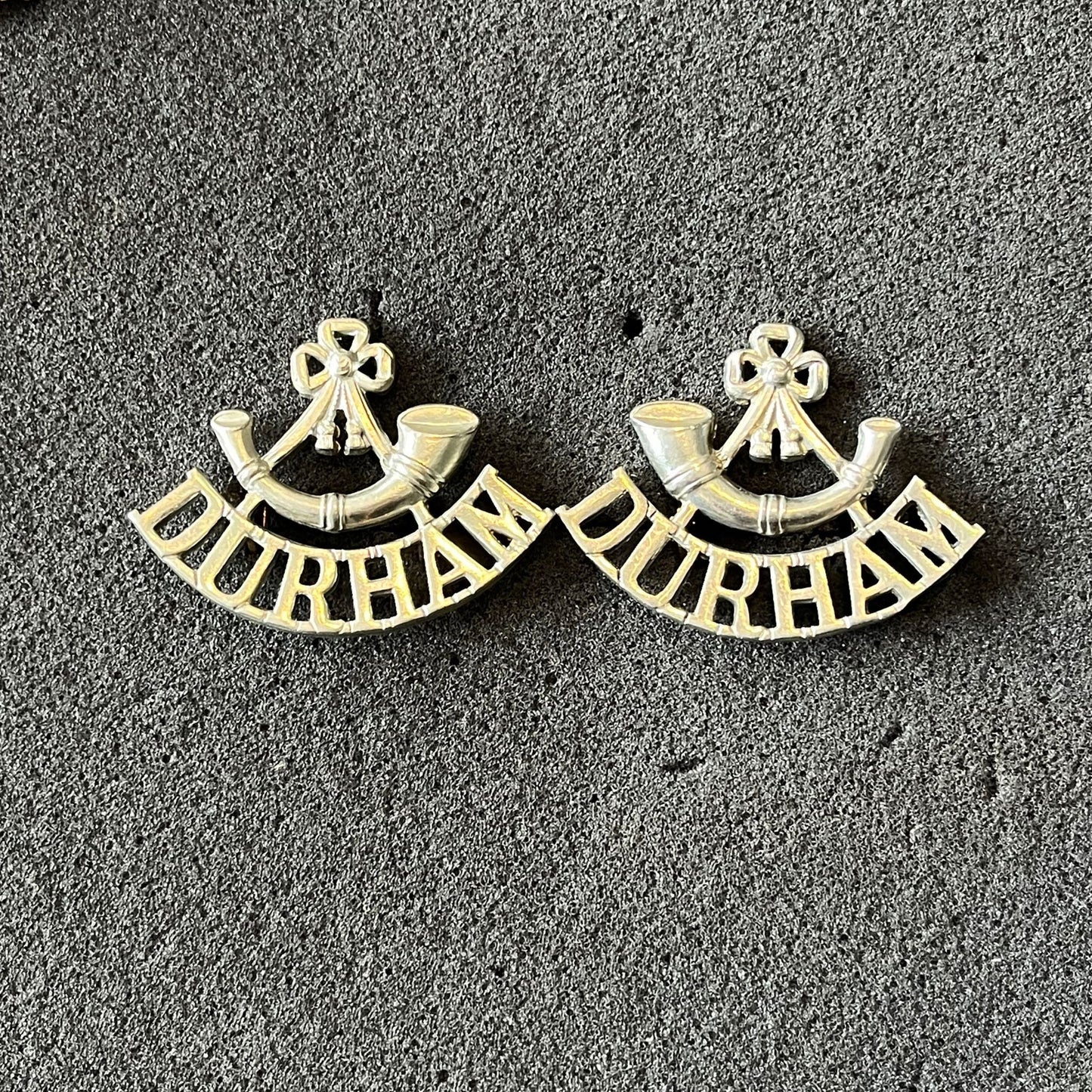 Gradia Militaria - Durham Light Infantry collar badges