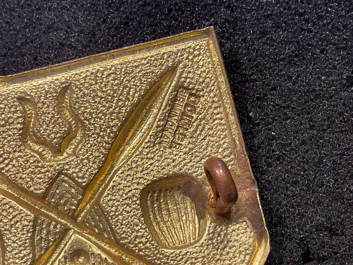 Busoga (Uganda) Military or police gilt cap badge