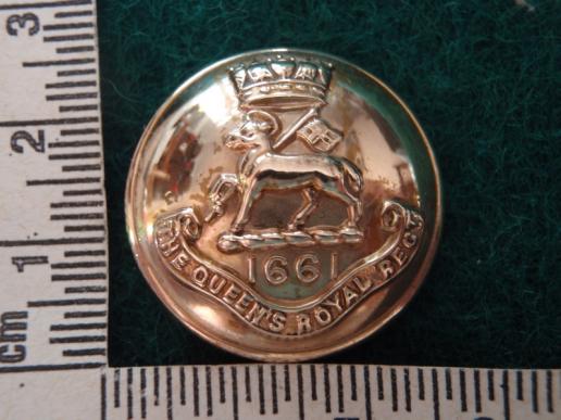 Gradia Militaria - Officers Gilt The Queens Royal Regt Button