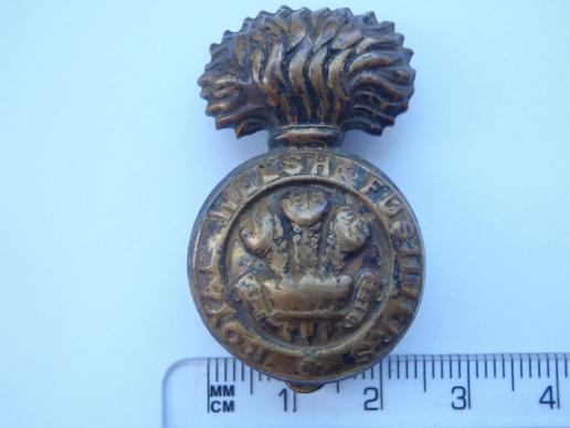 Gradia Militaria - WW1 Economy Royal Welsh Fusiliers Cap Badge