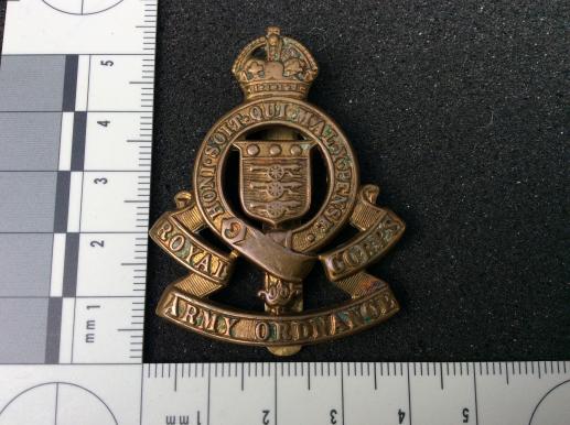 Gradia Militaria - WW2 R.A.O.C other ranks cap badge