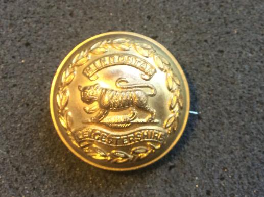 Gradia Militaria - Leicestershire Regiment Large Button Sweetheart brooch
