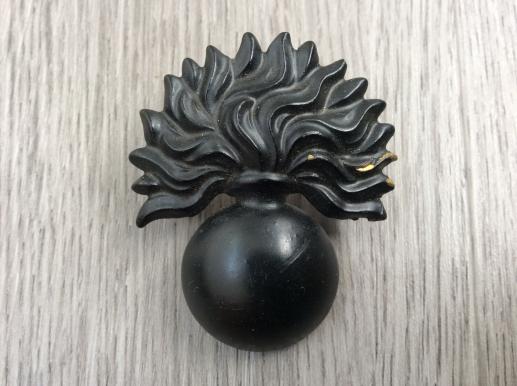 Gradia Militaria - Grenadier Guards subdued ORs Cap badge