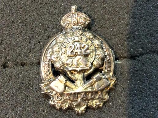 Gradia Militaria - WW1 Canadian 242nd Forestry Battalion Officers Collar badge