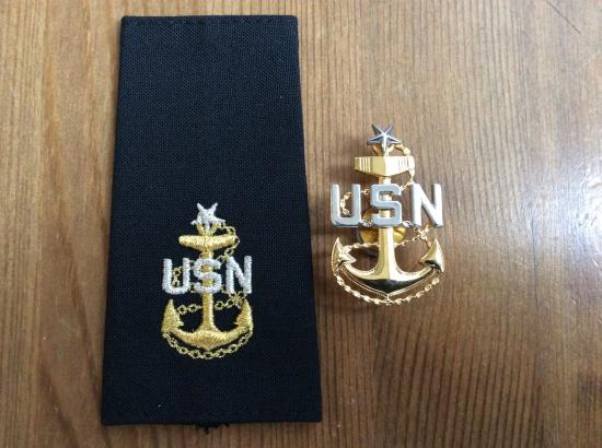 Gradia Militaria - U.S.N Senior Chief Petty Officers Cap Badge & Rank slide