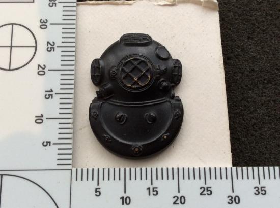 Gradia Militaria - Subdued U.S Navy Divers Breast Badge