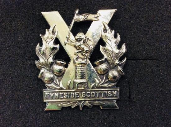 Gradia Militaria - WW1 Tyneside Scottish pals Batt post 1915 Glengarry badge