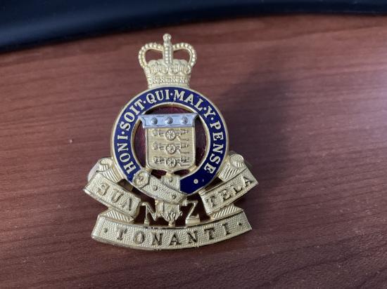 Gradia Militaria - Officers R.N.Z.A.O.C gilt & enamel cap badge