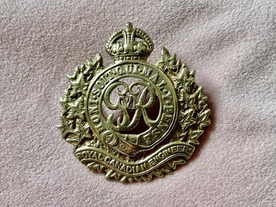 Gradia Militaria - WW2 Royal Canadian Engineers brass cap badge