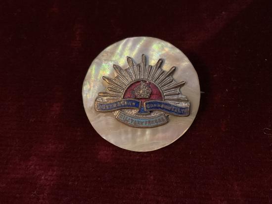 Gradia Militaria - WW1 Australian Military Forces sweetheart rising sun badge