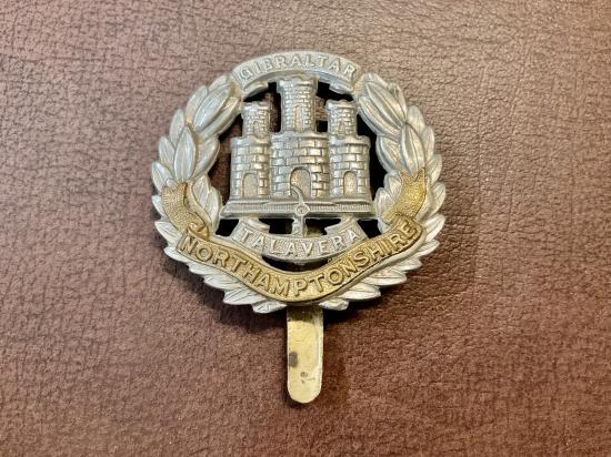 Gradia Militaria - Northamptonshire Regiment cap badge