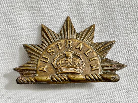 Gradia Militaria - 1st Pattern Australian Rising Sun collar badge 1900-12
