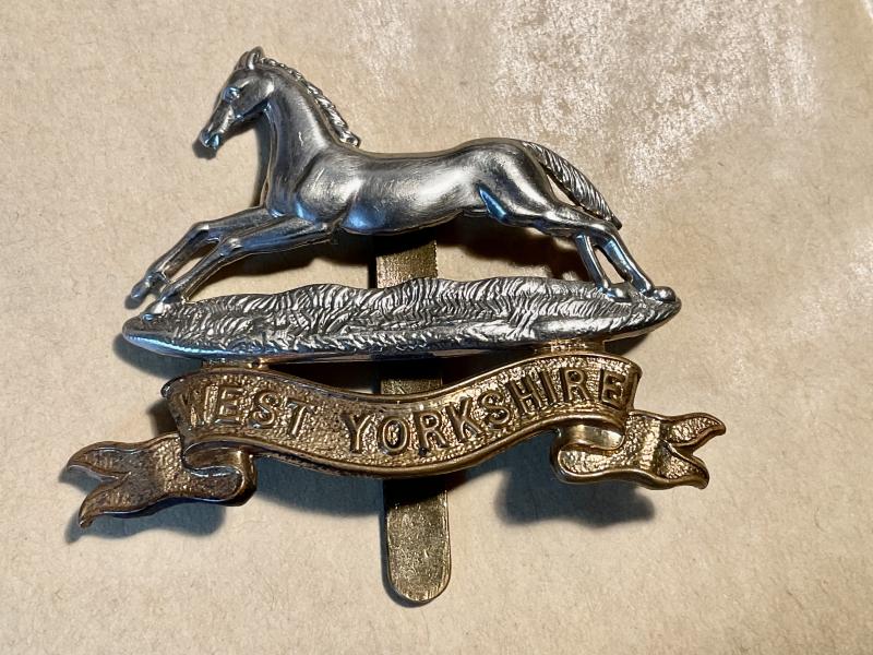Gradia Militaria - West Yorkshire Regiment cap badge