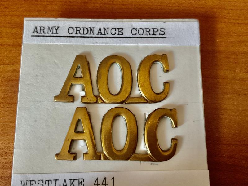 Gradia Militaria - WW1 A.O.C (Army Ordnance Corps) brass shoulder titles