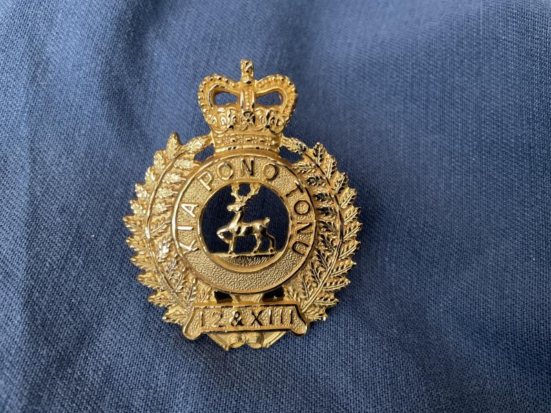 Gradia Militaria - N.Z 12th & 13th KIA PONO TONU regt officers cap badge
