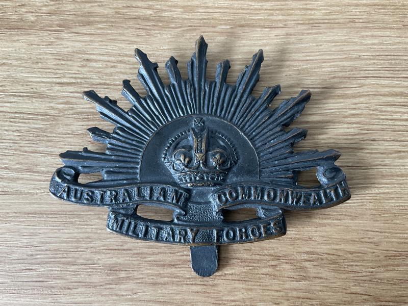 Gradia Militaria - WW1 British made Australian Rising sun , unusual slider