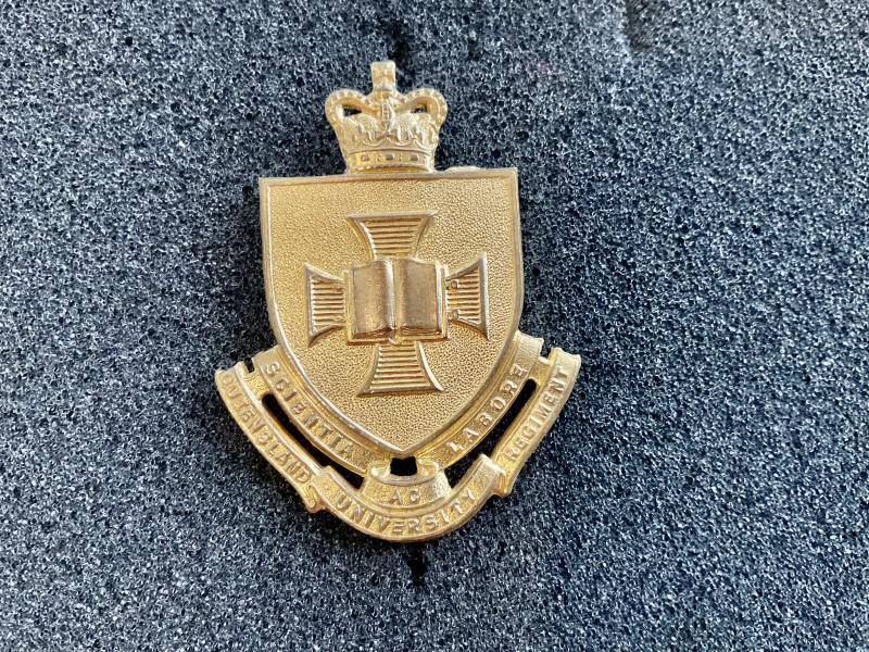 Gradia Militaria - Queensland University Regiment cap badge 1953-60s
