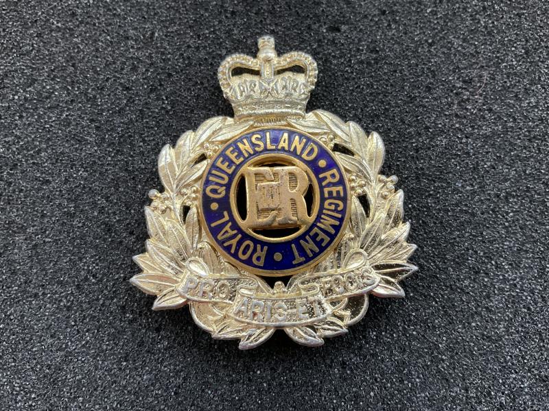 Gradia Militaria - Royal Queensland Regiment , brass & anodised cap badge