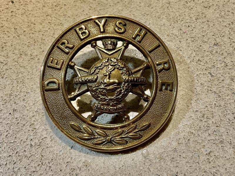 Gradia Militaria - V/R Sherwood Foresters , Derbyshire Regt helmet plate centre