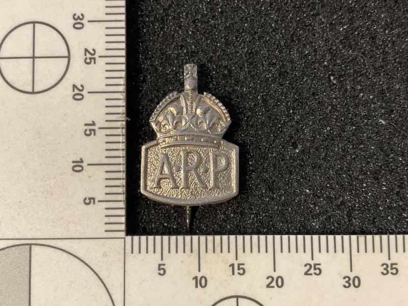 Gradia Militaria - Miniature 1938 hallmarked brooch backed A.R.P badge