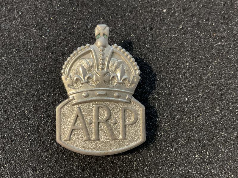 Gradia Militaria - WW2 A.R.P lapel badge made by Gaunt