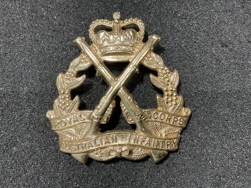 Gradia Militaria - Royal Australian Infantry Corps cap badge 1960s