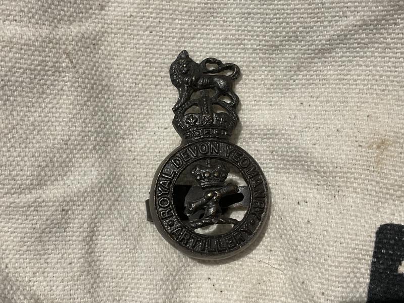Gradia Militaria - WW2 Royal Devon Yeomanry Artillery O.S.D cap badge