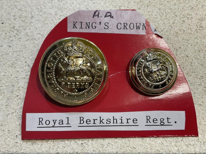 Gradia Militaria - K/C Royal Berkshire Regiment anodised buttons