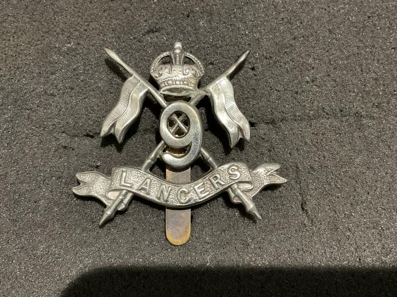 Gradia Militaria - Post 1902 9th Lancers white metal cap badge