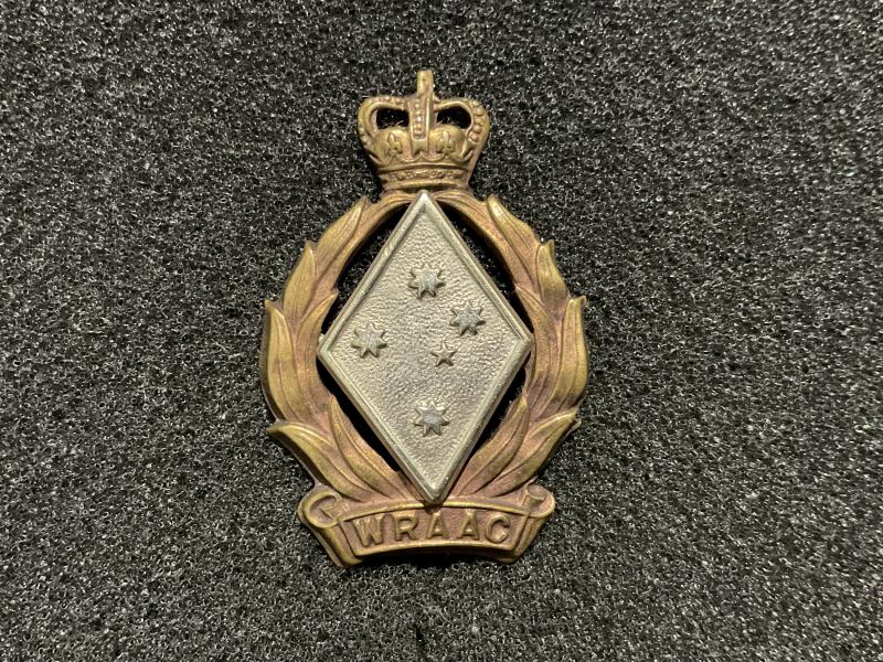 Gradia Militaria - Australian W.R.A.A.C Cap/collar badge circa 1953-60
