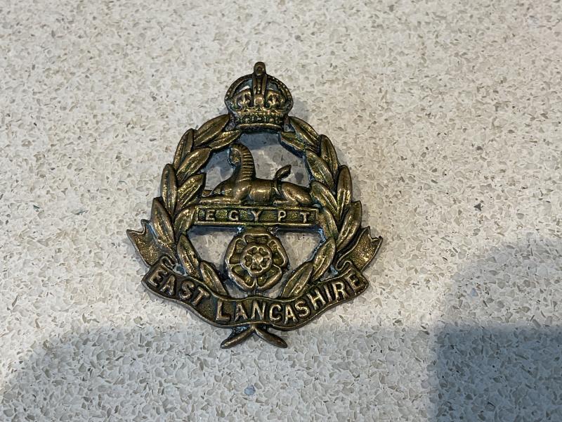Gradia Militaria - WW1/2 East Lancashire Regiment O.S.D cap badge