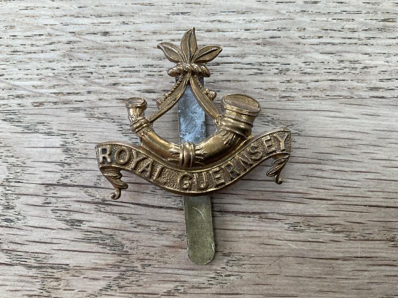 Gradia Militaria - WW1 Royal Guernsey Light Infantry cap badge