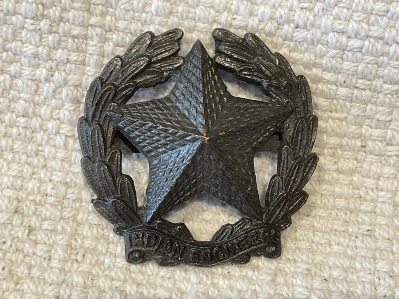 Gradia Militaria - WW2 Indian Engineers O.S.D cap badge