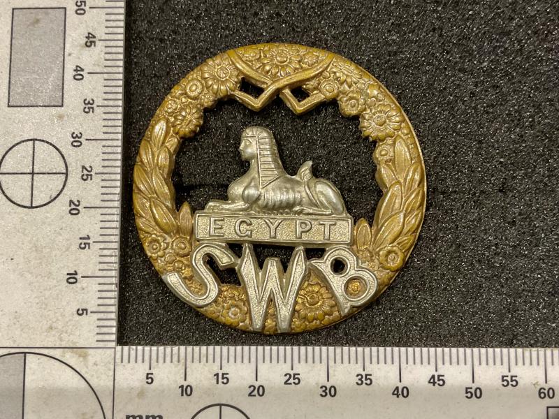 Gradia Militaria - Victorian/ Edwardian South Wales Borderers cap badge