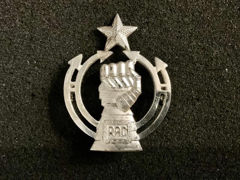 Gradia Militaria - WW2 Indian Royal Armoured Corps officers cap badge