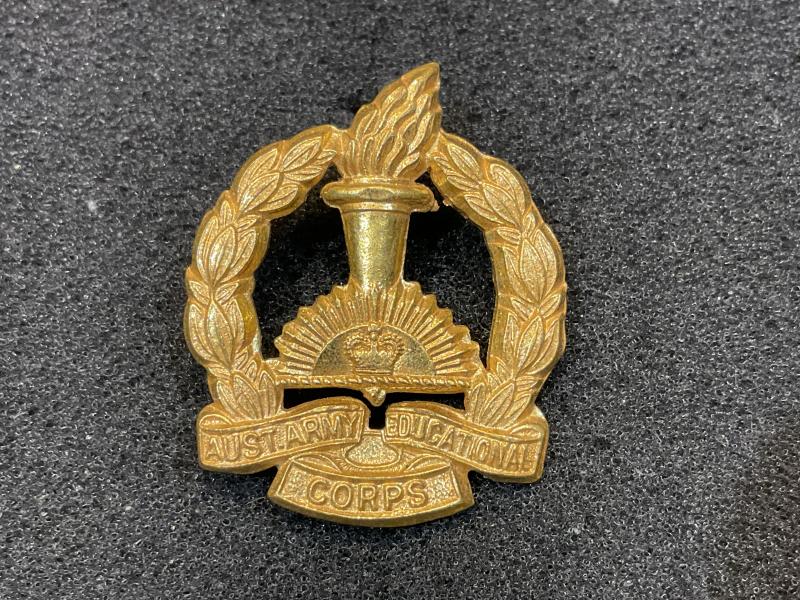 Gradia Militaria - Australian Army Education Corps Q/C collar badge