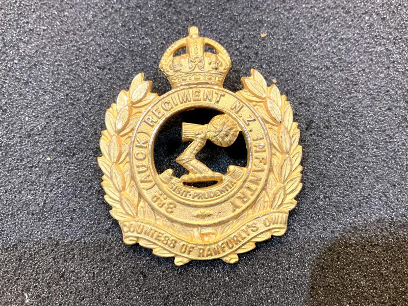 Gradia Militaria - Officers 3rd Auckland Regt of NZ cap badge 1912-21