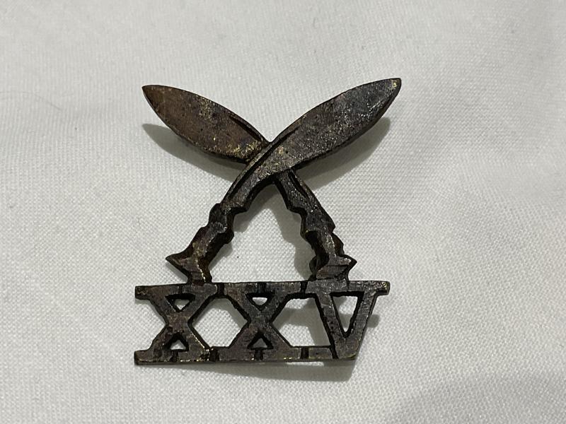 Gradia Militaria - WW2 25th Gurkha Rifles cap badge