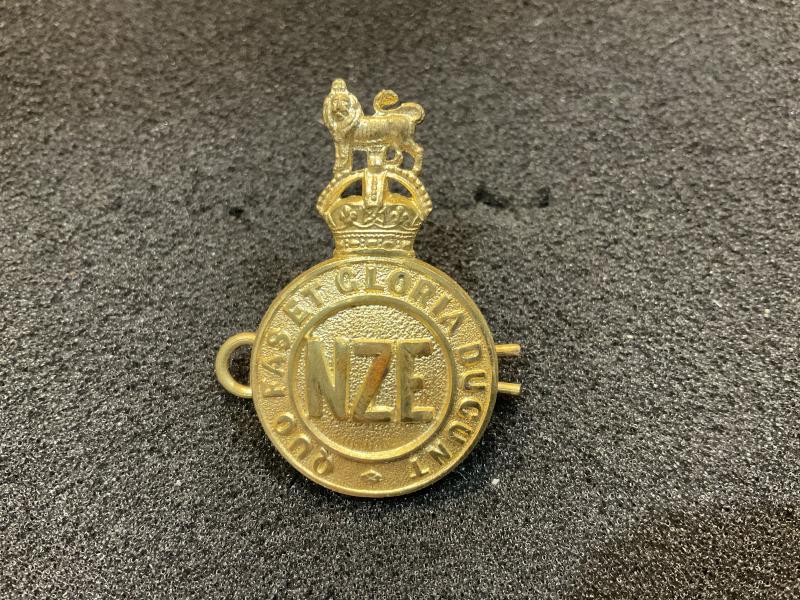Gradia Militaria - WW1 New Zealand Engineers cap badge by Gaunt London