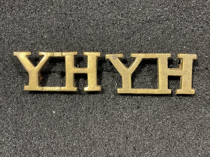 Gradia Militaria - Yorkshire Hussars brass shoulder titles