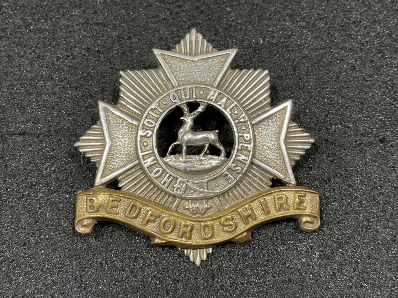 Gradia Militaria - Victorian/ Edwardian Bedfordshire Regiment cap badge