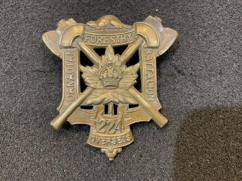 Gradia Militaria - WW1 224th Canadian Forestry Battalion cap badge