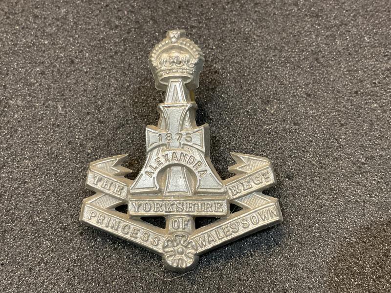 Gradia Militaria - WW2 Economy Yorkshire Regt (Green Howards) cap badge