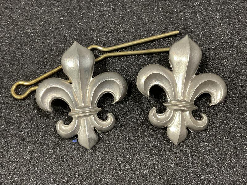 Gradia Militaria - Manchester Regiment w/m collar badges