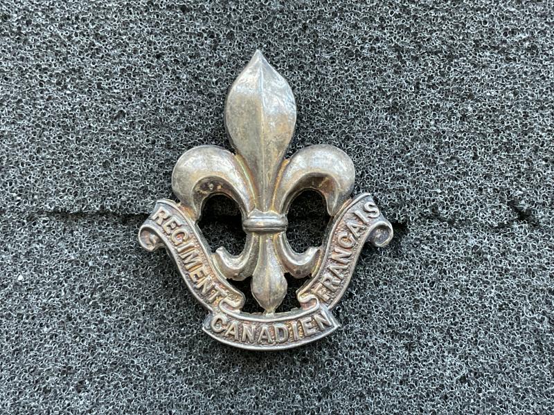 Gradia Militaria - WW2 Silver officers Canadian Regiment Francais collar badge