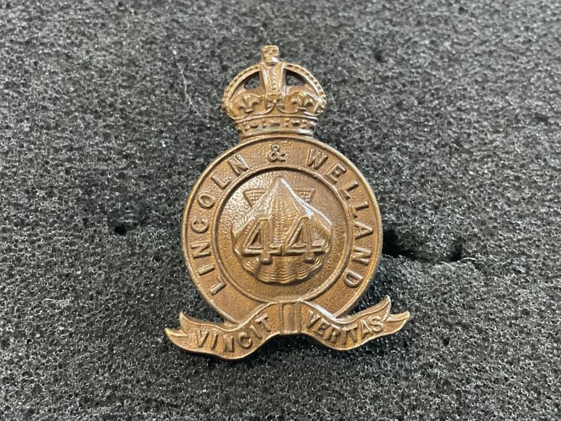 Gradia Militaria - Canadian 44th Lincoln & Welland O.S.D collar badge