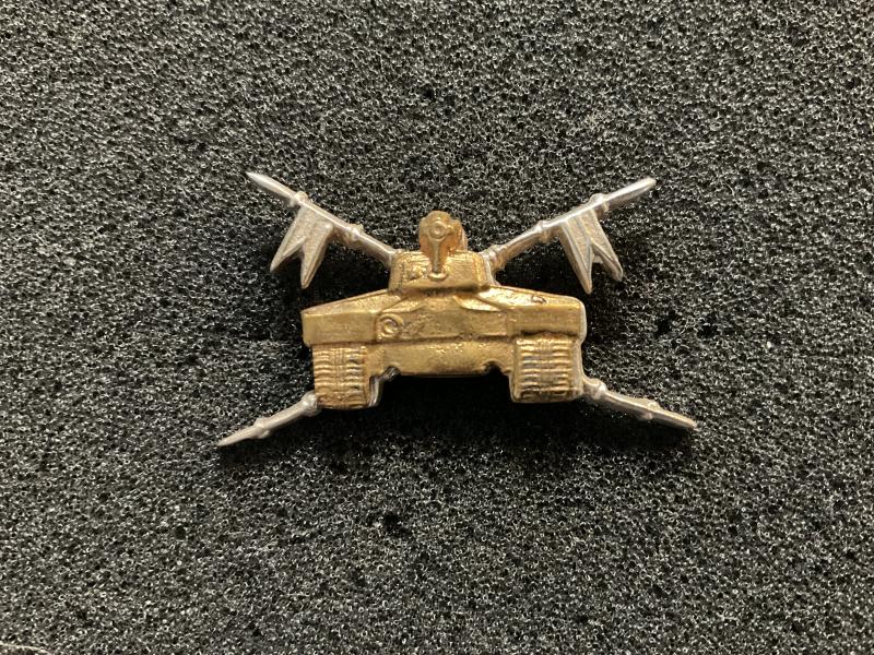 Gradia Militaria - Indian Armoured or Cavalry b/m collar badge